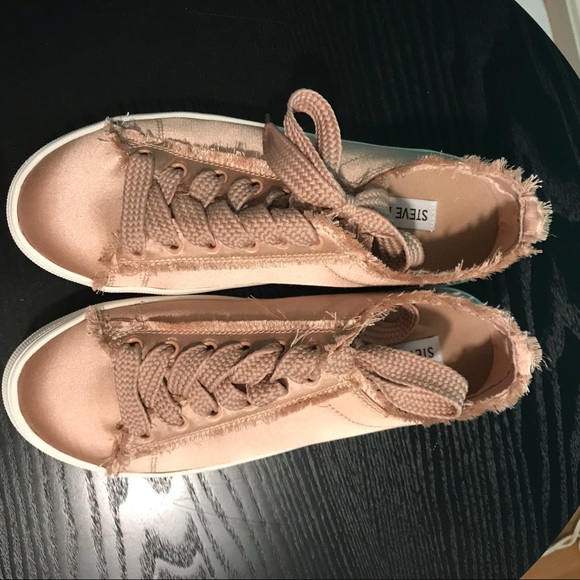 Brand New Steve Madden “Greyla” Sneaker - Size 7.5 - Picture 6 of 7